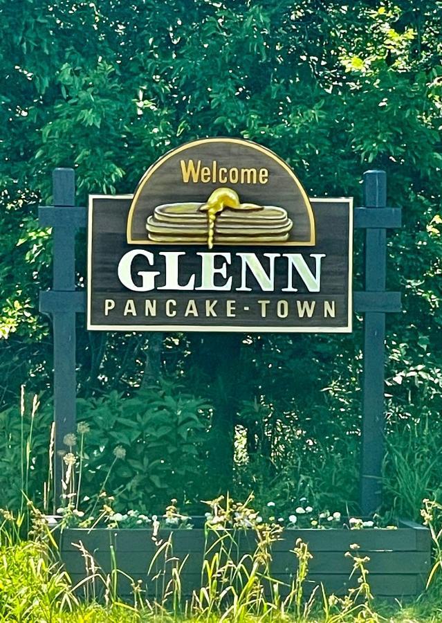 The Charming Glenn Cottage! Walk To Lake Michigan! Fennville Exteriör bild