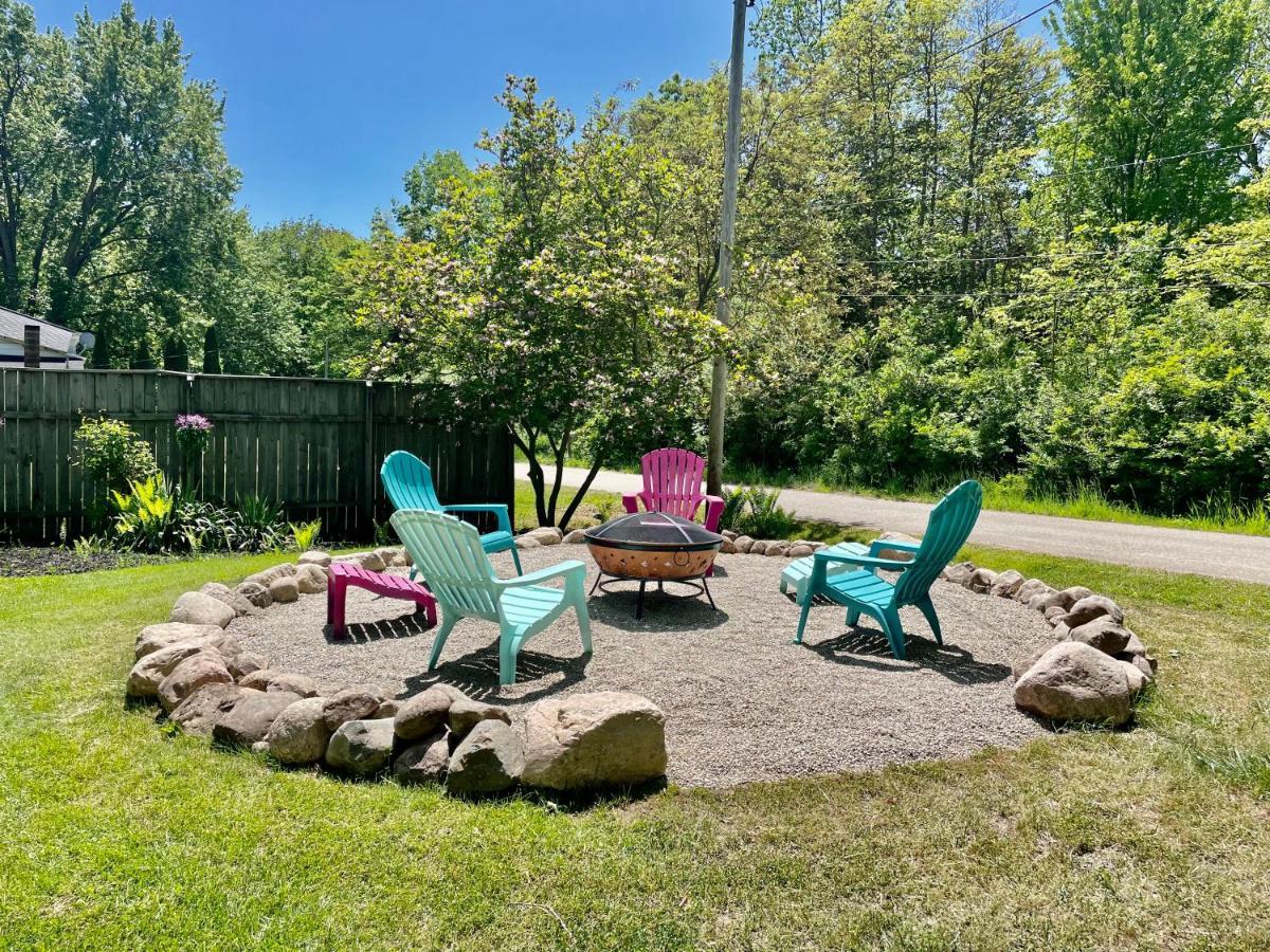 The Charming Glenn Cottage! Walk To Lake Michigan! Fennville Exteriör bild
